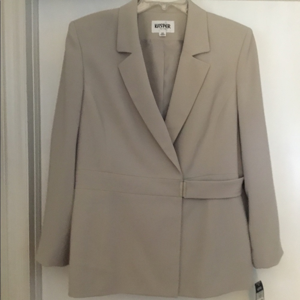 Kasper 2 piece ladies suit
